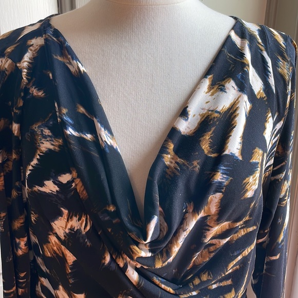 Vince Camuto 3/4 sleeve top polyester / spandex blend. - Picture 2 of 6